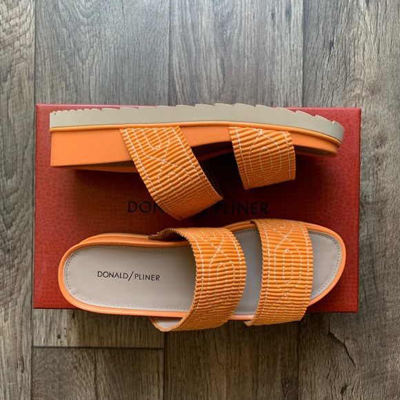 🆕 DONALD J PLINER | Women Cait Slide Sandals - Picture 2 of 3